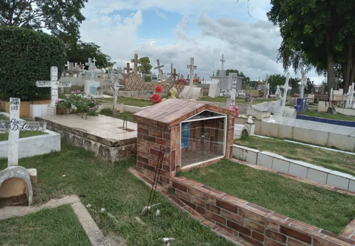 tumbas_cementerio_concepcion_easy-resize.com_.jpg