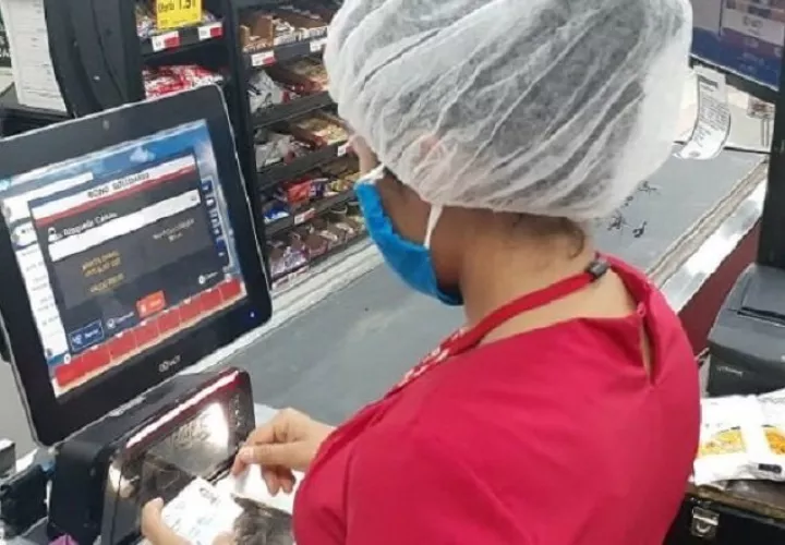 El vale digital nació en los supermercados y luego se extendió a abarroterías y almacenes. Foto: Archivo