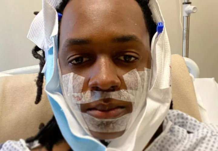 Abraham Pino después de su cirugía maxilofacial. Foto: Instagram / @abrahamdpe