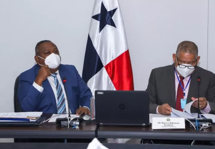 Diputados Raúl Pineda y Benicio Robinson, miembros de la Comisión de Presupuesto. Foto: Asamblea Nacional