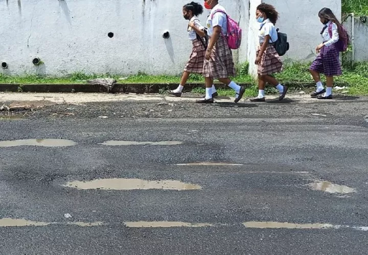 La queja de los colonenses es permanente en la provincia, exigiendo al MOP respuestas. Foto: Diomedes Sánchez 