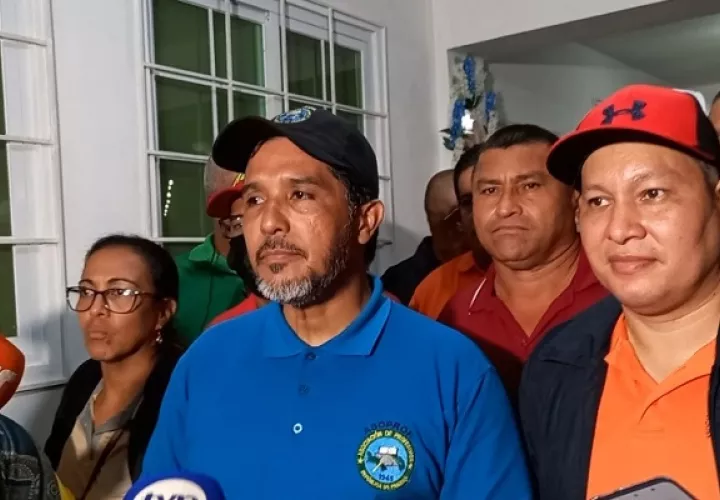 Fernando Ábrego pidió a sus colegas mantenerse firme. Foto: KL