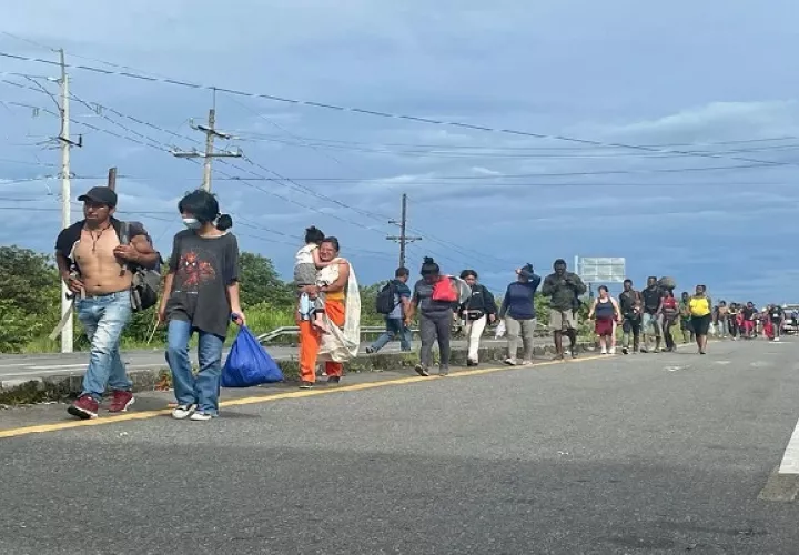 Turistas locales y extranjeros se vieron seriamente afectados por los cierres de vías en la provincia de Chiriquí. Foto. José Vásquez