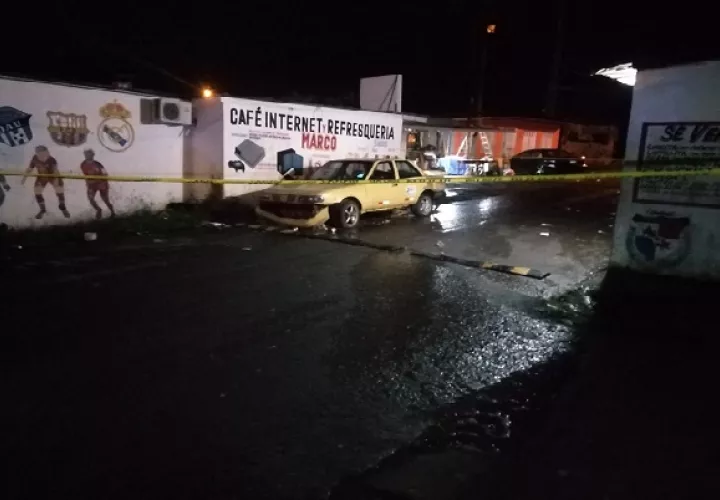 Funcionarios del Ministerio Público llevaron a cabo el levantamiento de las evidencias en el lugar, para tratar de dar a conocer cuál fue el móvil de este hecho de violencia. Foto. Diomedes Sánchez