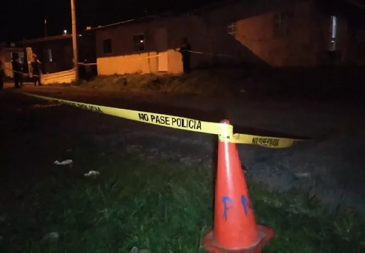 En el perímetro se detectó un vehículo, que se presume fue el utilizado por los pistoleros. Foto. Diomedes Sánchez