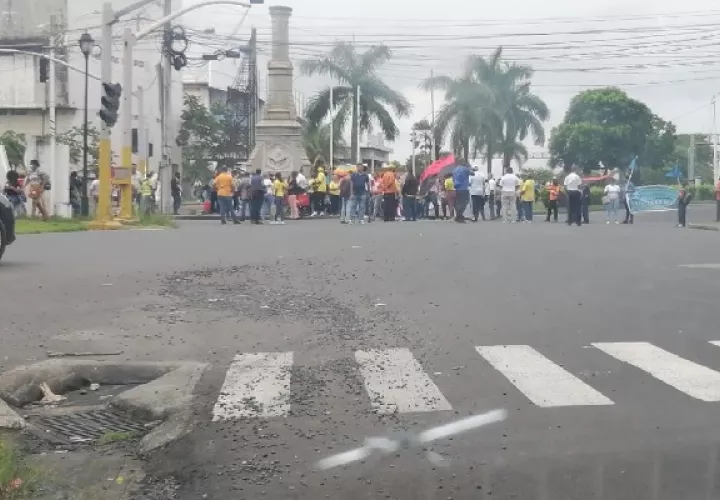 Los docentes de la provincia de Colón también apoyan las protestas de la ciudad capital. Foto. Diomedes Sánchez