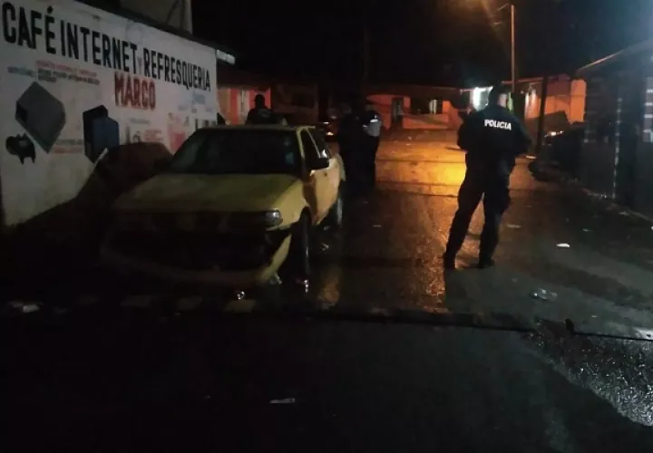 Al sector de "Custori" en la comunidad de Villa del Caribe, llegó la Policía Nacional, quien procedió a cerrar todo el perímetro. Foto. Diomedes Sánchez