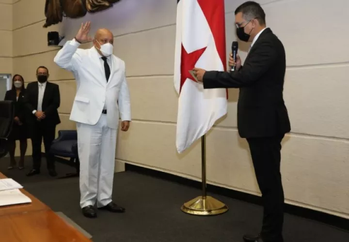 Crispiano Adames se reelige en la presidencia de la Asamblea Nacional. Foto: Cortesía