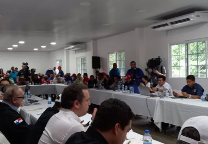 La mesa única de diálogo se lleva a cabo en Penonomé. Foto: Karol Lara