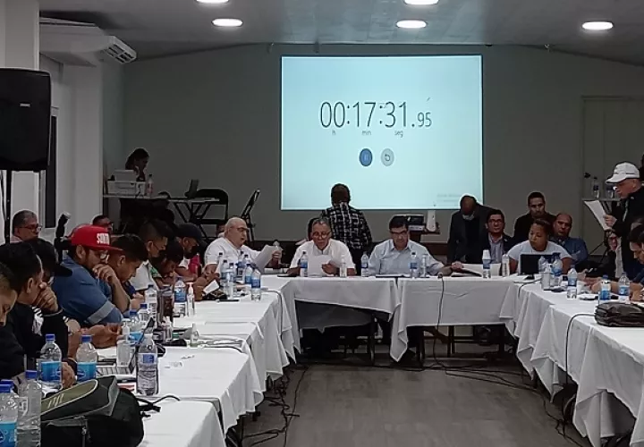 La mesa única de diálogo negoció por cinco días el tema de la canasta básica de alimentos. Foto: KL