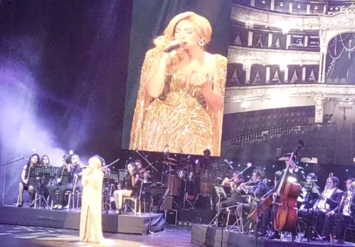 Erika Ender abrió el concierto con el tema 'Abrázame'. Foto: Belys Toribio