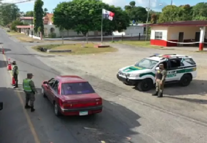 Los carros fueron localizados en una residencia ya tenían certificado de circulación en territorio costarricense. Foto. Cortesía Senafront