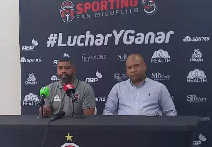 Gabriel 'Gavilán' Gómez gerente deportivo del Sporting y David Castillo gerente del Sporting. 