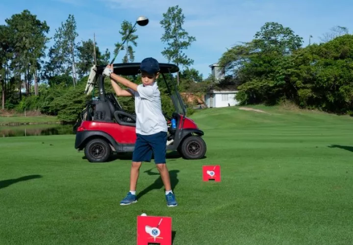 El torneo de golf se realiza en dfierentes categorías. Foto: Cortesía