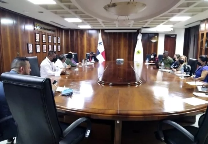 Estuvieron presentes colaboradores del Ministerio de Salud, Servicios Nacional de Fronteras y miembros del Congreso General Guna. Foto / Diómedes Sánchez.
