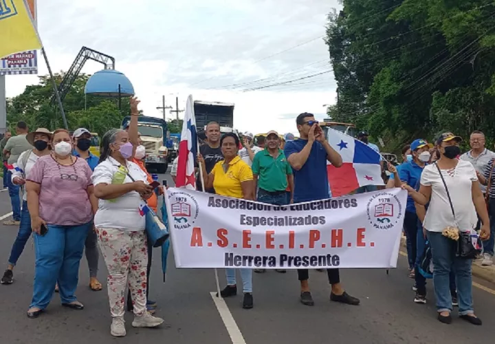 Este lunes se produjeron protestas y cierres de vías en diversas provincias del país. Foto. Thays Domínguez