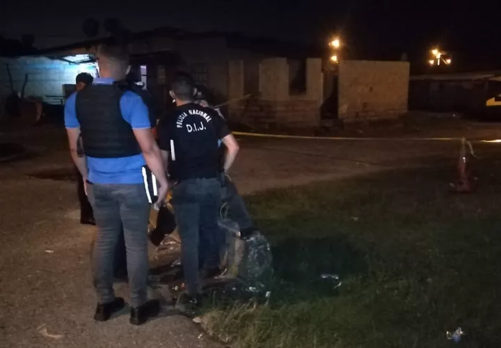  La Policía Nacional llegó al lugar y acordonó toda el área donde se dio el ataque. Foto: Diomedes Sánchez