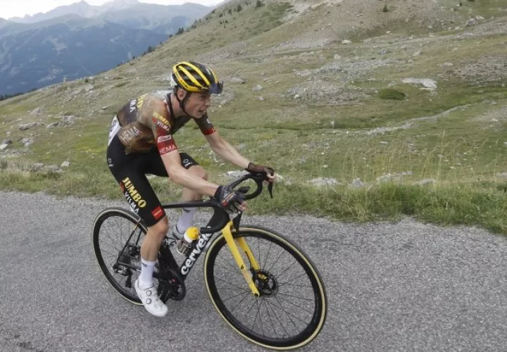 Jonas Vingegaard, tomó el liderato del Tour de Francia. Foto:EFE
