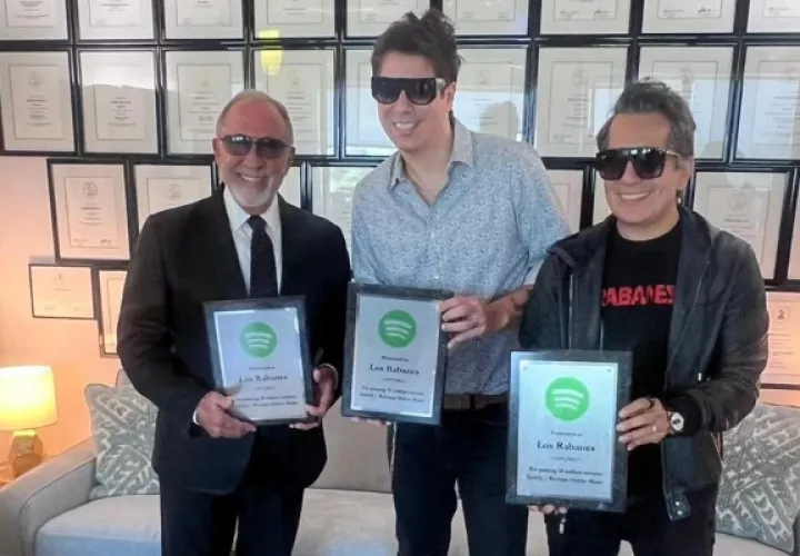 Emilio Estefan junto a Los Rabanes. Foto: Instagram / @losrabanes