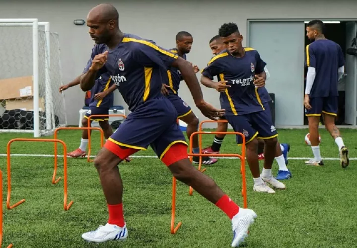 Adolfo Machado en los entrenamientos de Sporting. Foto: @sportingsmfc