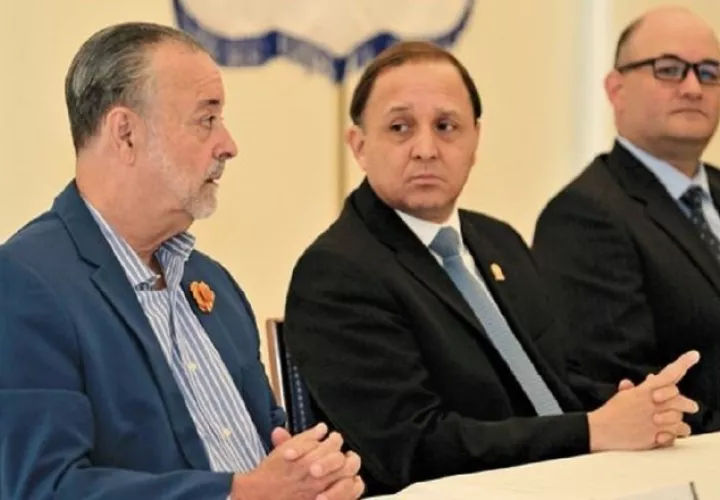 Magistrados del Tribunal Electoral, Eduardo Valdés Escoffery, Heriberto Araúz y Alfredo Juncá. Archivo