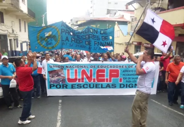 Marcha liderada por la Unión Nacional de Educadores de Panamá. Foto: Jesús Simmons