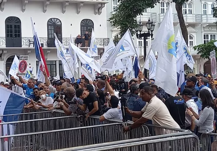 La marcha inició en el parque de Santa Ana y culminó en la plaza Catedral. Foto: Víctor Arosemena