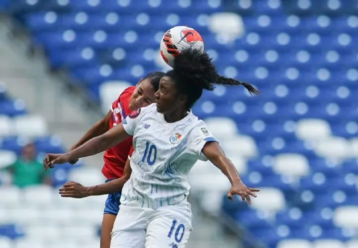 Marta Cox (10) tuvo buen partido contra Costa Rica. Foto:EFE