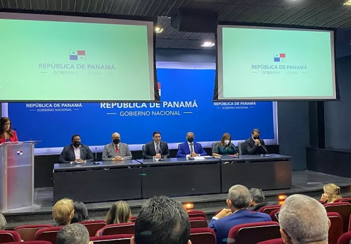 Los integrantes de la mesa informaron que el programa avanza a la fase 1B. Foto: Presidencia