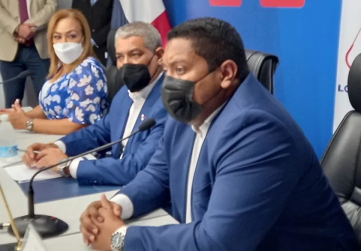 La AIG traspasó al Minsa, este lunes, todos los programas informáticos que manejó durante pandemia, incluyendo PanavaC-19. Foto: Francisco Paz