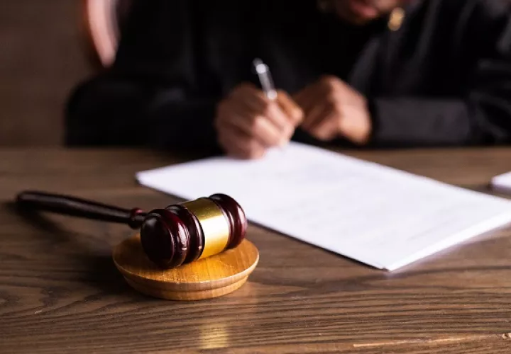 El uniformado enfrenta cargos por delito de homicidio culposo agravado. Foto: Pexels