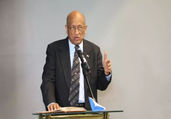 El titular del MEF, Héctor Alexander, plantea que economía ha mejorado, disminuyendo el desempleo y aumentando el empleo formal. Foto: Cortesía MEF