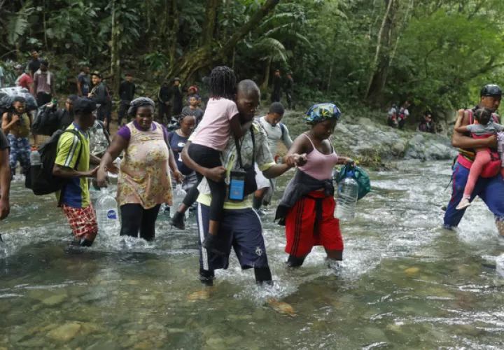 En lo que va de año, unas 60,000 personas han llegado a Panamá a través de la selva del Darién. Foto: EFE