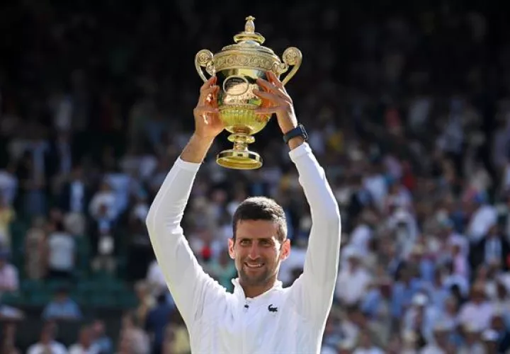 Novak Djokovic  celebra tras ganar el partido final masculino contra Nick Kyrgios. EFE