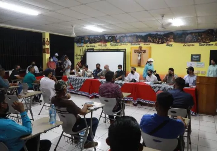 El presidente Laurentino Cortizo viajó a San Félix a reunirse con la dirigencia indígena. Foto: Cortesía Presidencia