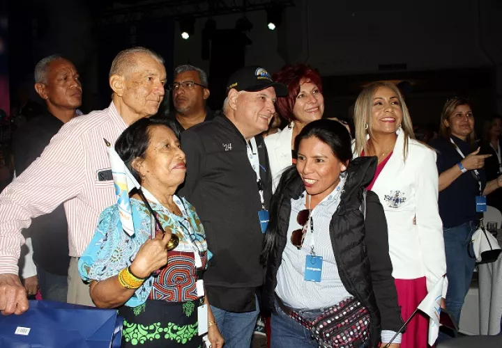 Ricardo Martinelli estuvo acompañado junto a un grupo de diputados del Partido Cambio Democrático. Archivo.