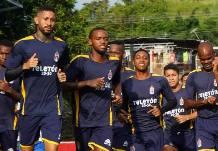 Jugadores del Sporting durante los entrenamientos. Foto: twitter