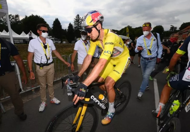 El  belga Wout van Aert, con la camiseta amarilla. Foto: EFE