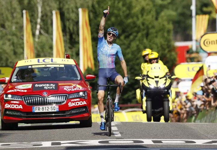  El canadiense Hugo Houle, se lleva la etapa en el Tour de Francia. Foto:EFE