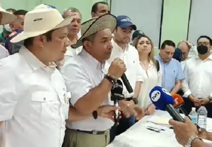 Se llevó a cabo una asamblea en las instalaciones de AEVE y las bases decidieron romper el documento. 