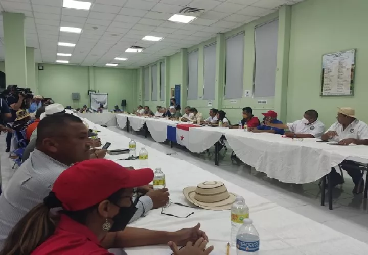 La dirigencia de Anadepo espera que este nuevo precio de $3.32,  sea accesible a la ciudadanía sin que se utilicen plataformas. Foto. Melquiades Vásquez