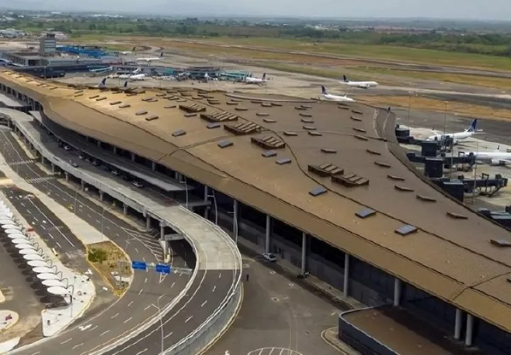 El procesamiento de pasajeros y de llegada y salida de vuelos a través de la Terminal 2 comenzó el  22 de junio del presente año. Foto: Cortesía Aitsa