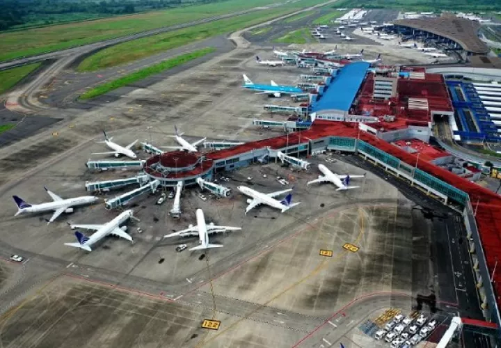 Diputados desean conocer los ingresos que generan las aerolíneas. Foto: Cortesía