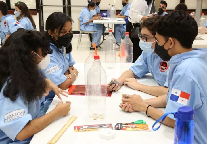 Los jóvenes realizarán pruebas de conocimiento teórico y práctico. Foto: Senacyt