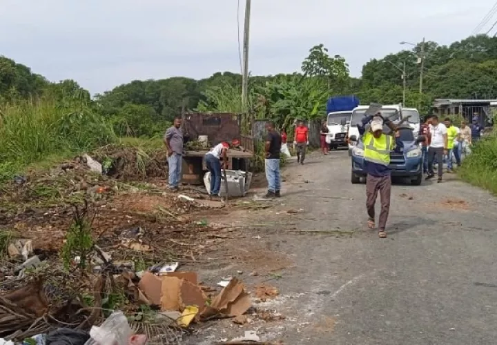 Realizaron operativos de limpieza en lotes donde se depositaba basura ilegalmente. Foto. Eric Montenegro