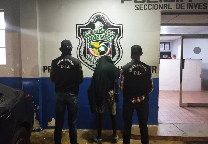 Al detenido se le vincula con el tiroteo donde resultó herido el menor. Foto: Diomedes Sanchez 
