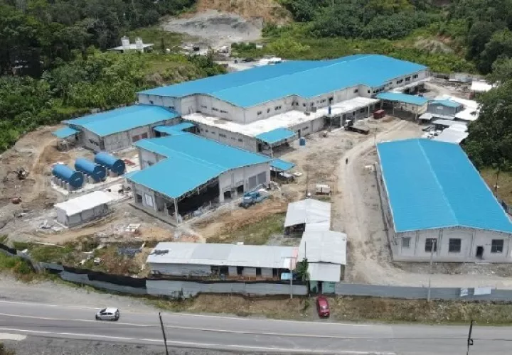 El nuevo hospital consta de tres edificios principales. Uno de ellos  es para la consulta externa, hospitalización, parte administrativa, Registros y Estadísticas de Salud, Clínica de Heridas, radiología, laboratorio, farmacia, urgencias y servicios técnicos. Foto. Cortesía CSS