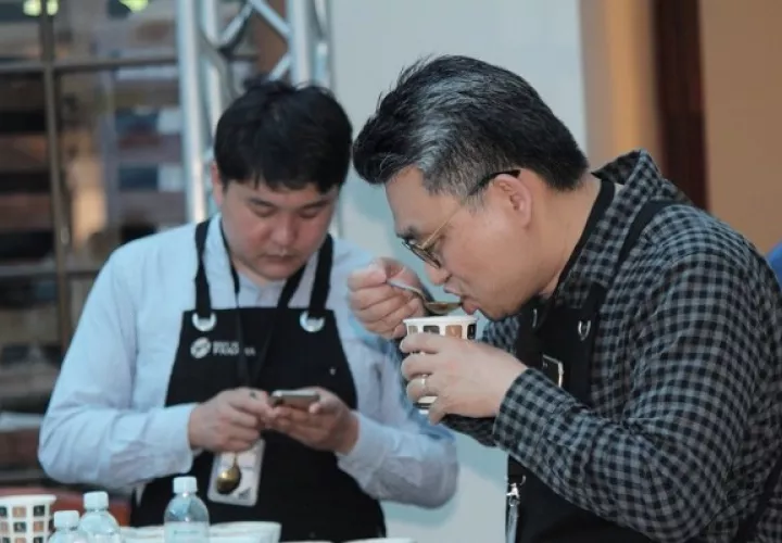 Los jueces internacionales tienen una labor difícil, debido a la calidad de café. Foto: José Vásquez 