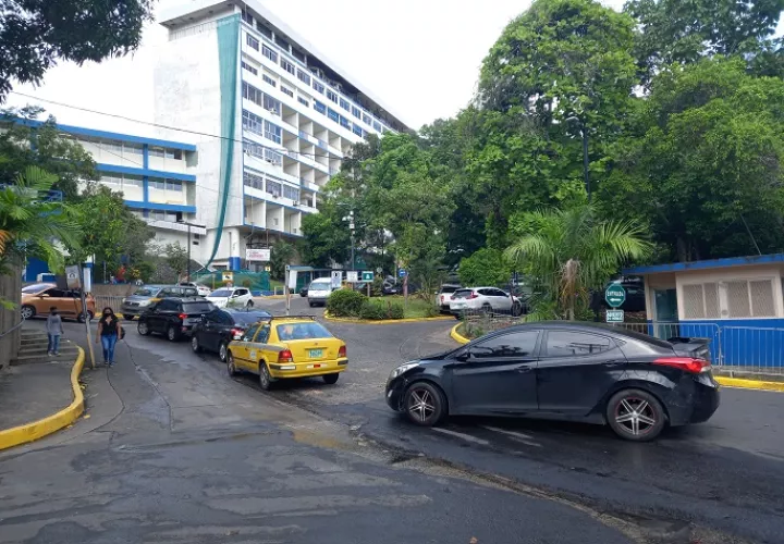 El Complejo Hospitalario, compuesto de dos edificios para salud y uno administrativo, es la instalación de salud más grande del país. Foto: Archivo