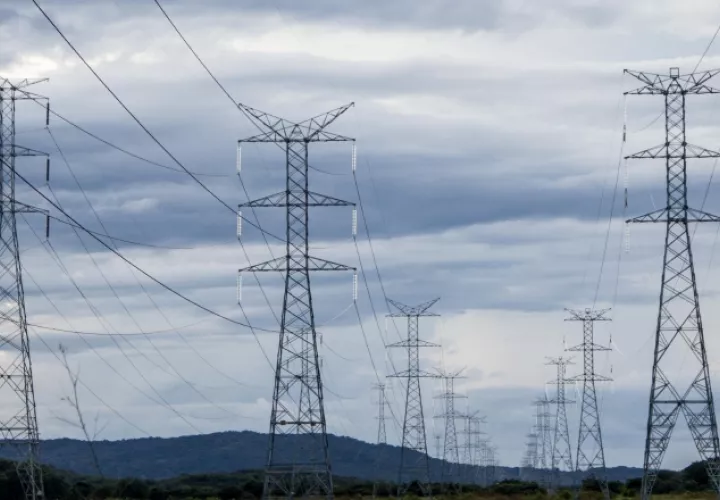 La nueva  línea de transmisión será de doble circuito en 500 KV de aproximadamente 330 Km de longitud.